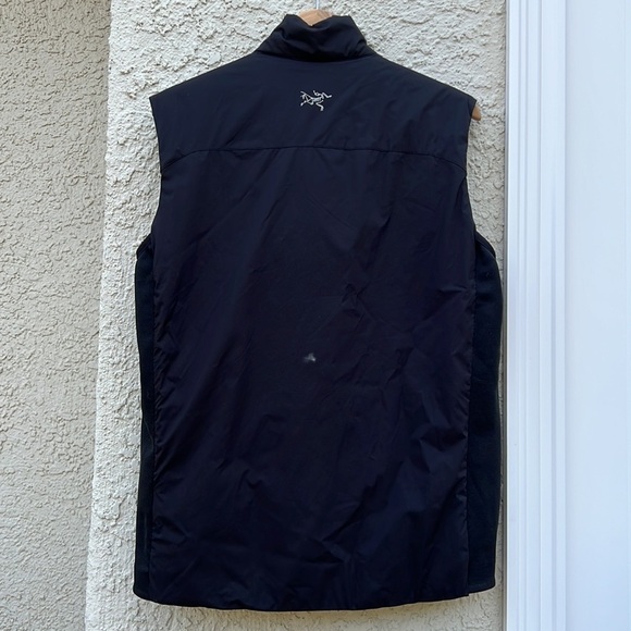 Arc'Teryx Season 12 Cast & Crew Black Vest Men's Size 12 - Picture 4 of 8